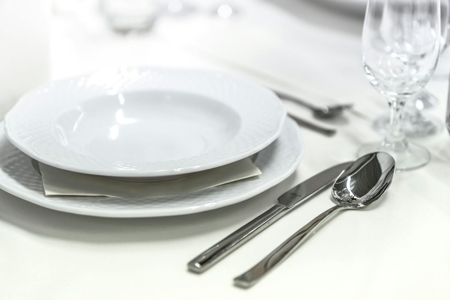 Hacks to keep your cutlery sparkling - InStock