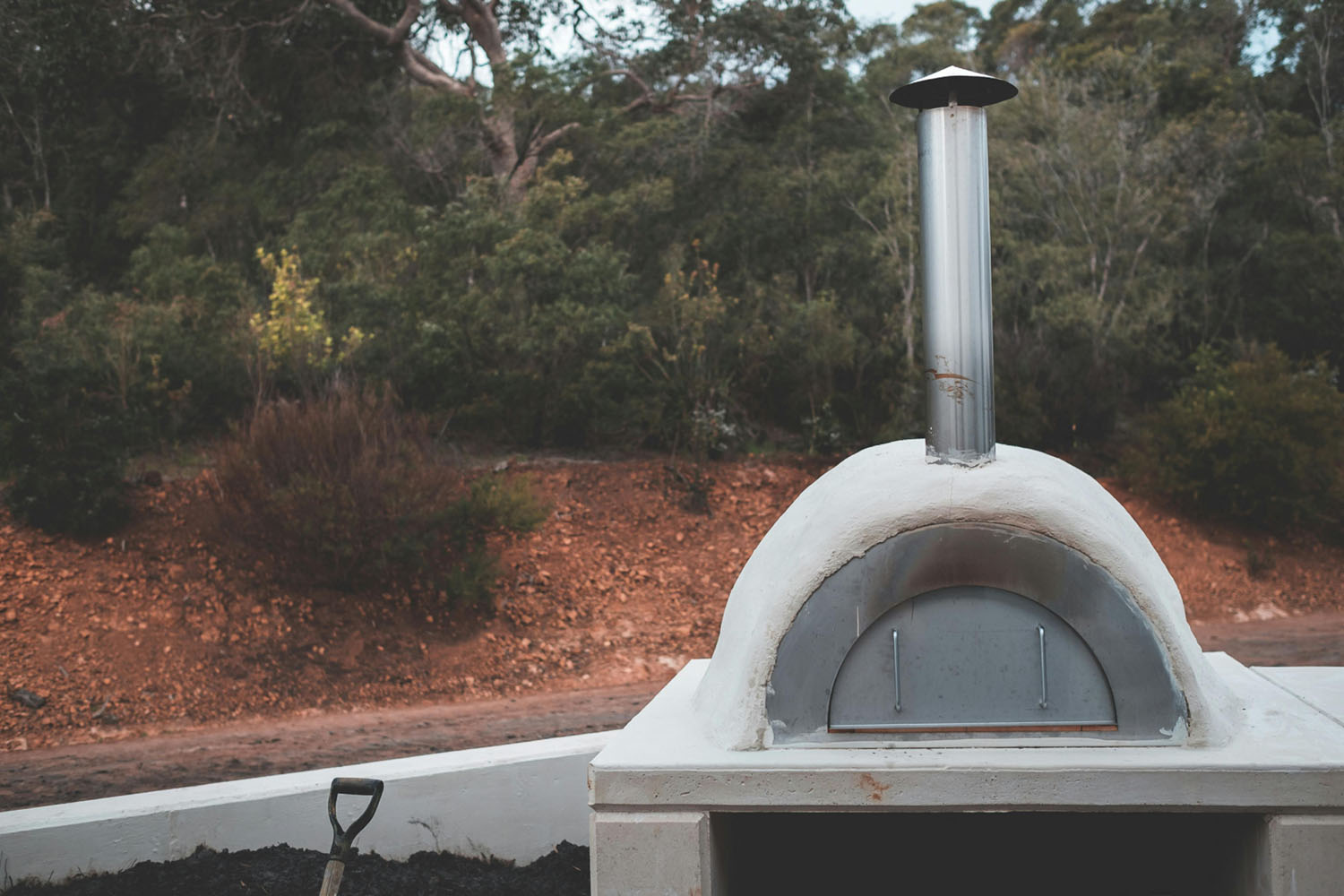 Why put glass in the bottom of a pizza oven?