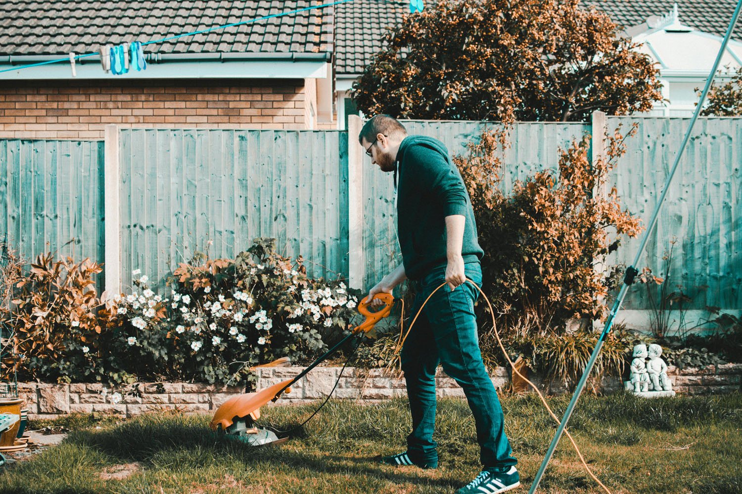 What gardening tools are essential? - InStock