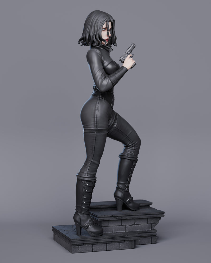 Selene Figurine Figurine