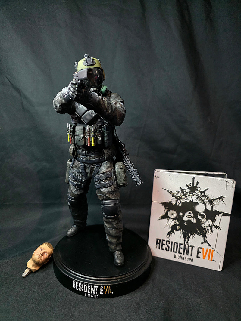 1/6 Resident Evil 7 Chris Redfield Statue with Interchangeable heads