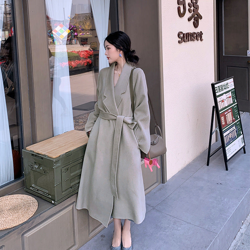 A minimalist mid-length woolen coat