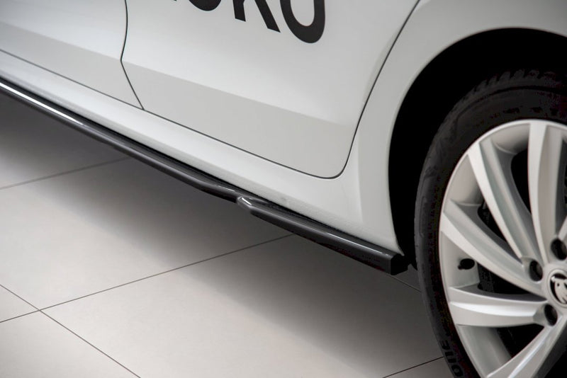 Maxton Design - SIDE SKIRTS SPLITTERS V2 SKODA OCTAVIA MK4 (2019-2024)