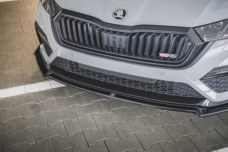 Maxton Design - FRONT SPLITTER V.2 + FLAPS SKODA OCTAVIA RS MK4