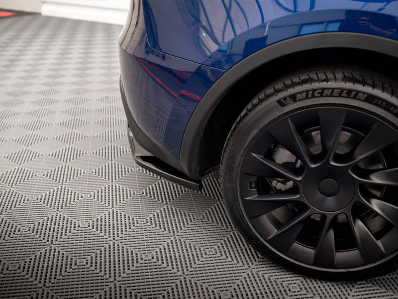Maxton Design - CENTRAL REAR SPLITTER (VERTICAL BARS) TESLA MODEL Y