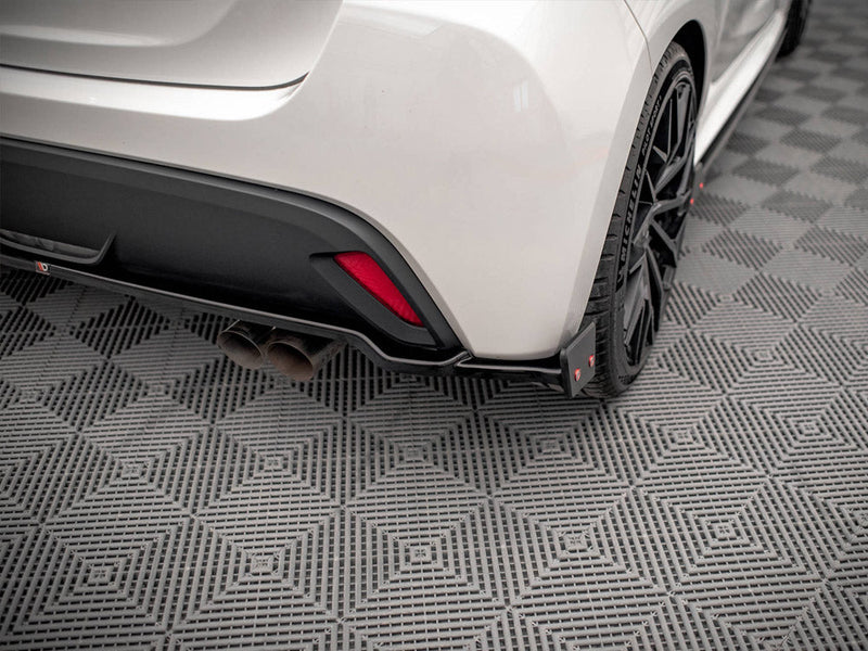 Maxton Design - CENTRAL REAR SPLITTER V.1 + FLAPS TOYOTA YARIS MK4