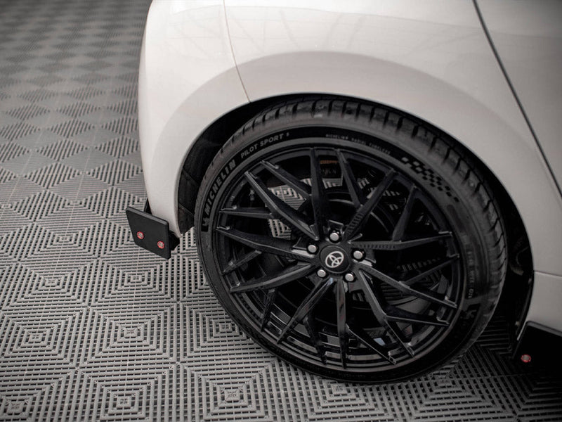 Maxton Design - CENTRAL REAR SPLITTER V.1 + FLAPS TOYOTA YARIS MK4