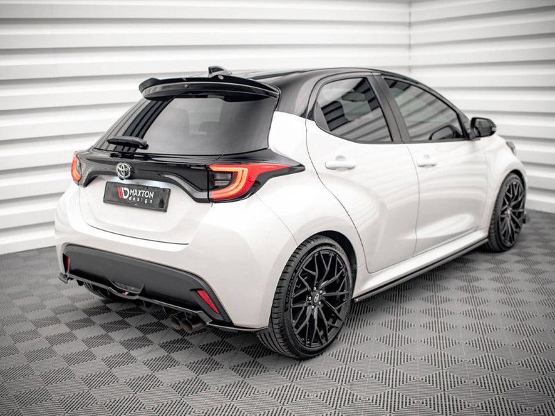 Maxton Design - CENTRAL REAR SPLITTER V.2 (VERTICAL BARS) TOYOTA YARIS MK4