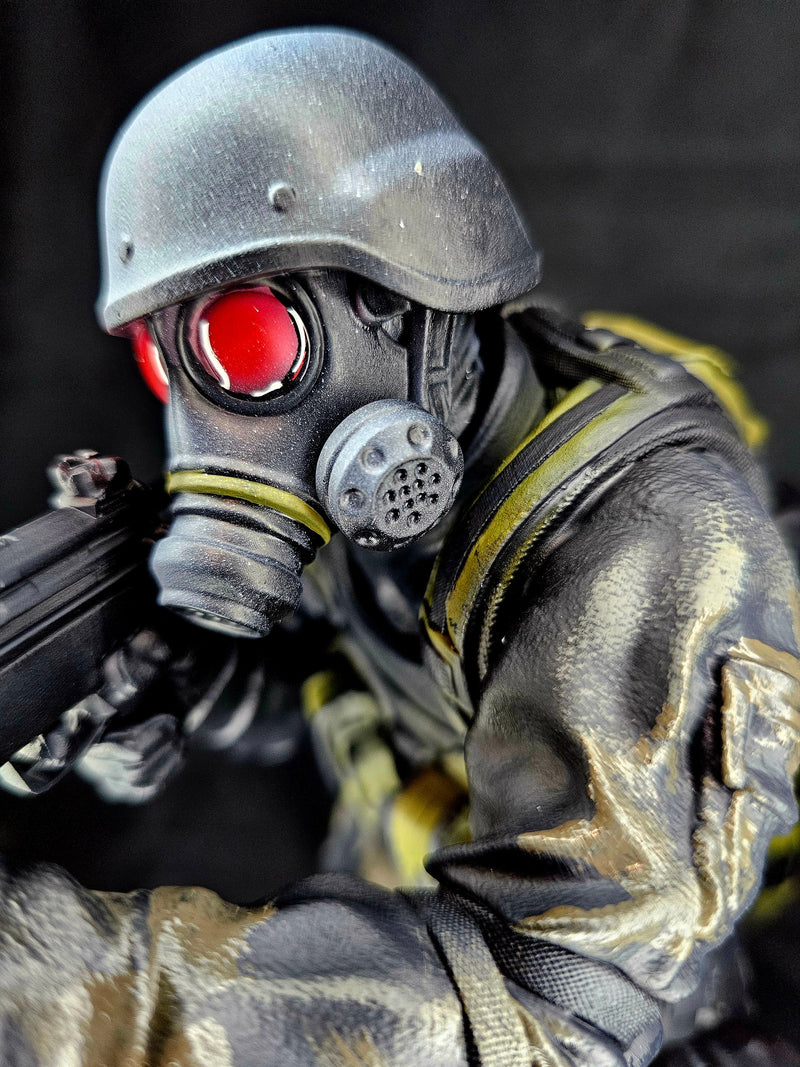 Hunk Resident Evil 2 1/6 Figure with removable muzzle flash