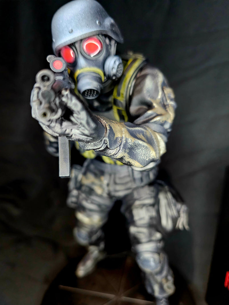 Hunk Resident Evil 2 1/6 Figure with removable muzzle flash