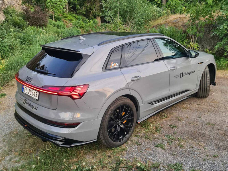Maxton Design - CENTRAL REAR SPLITTER (VERTICAL BARS) AUDI E-TRON S-LINE
