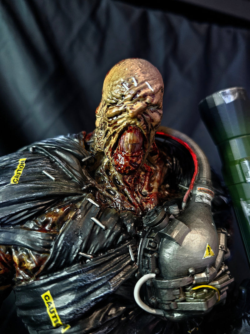 HUGE Resident Evil Nemesis 1/6 (16 INCHES TALL)!