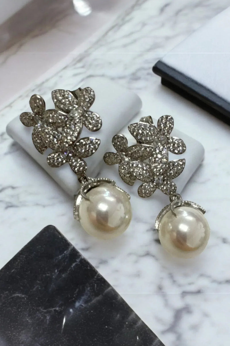 Flowers Pearl Earrings Silver White
