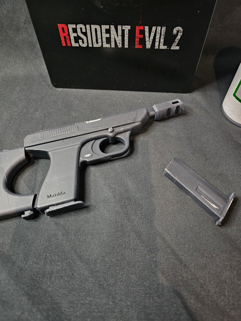 Resident Evil 2 First Aid Spray and Matilda 1:2 scale prop