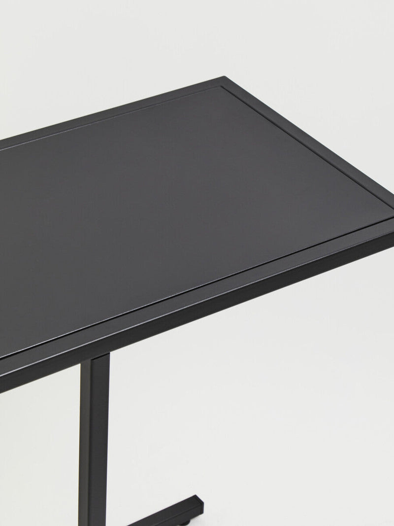 Black Powder Coated Metal Side Table with C-Shaped Design, Acero | Acero