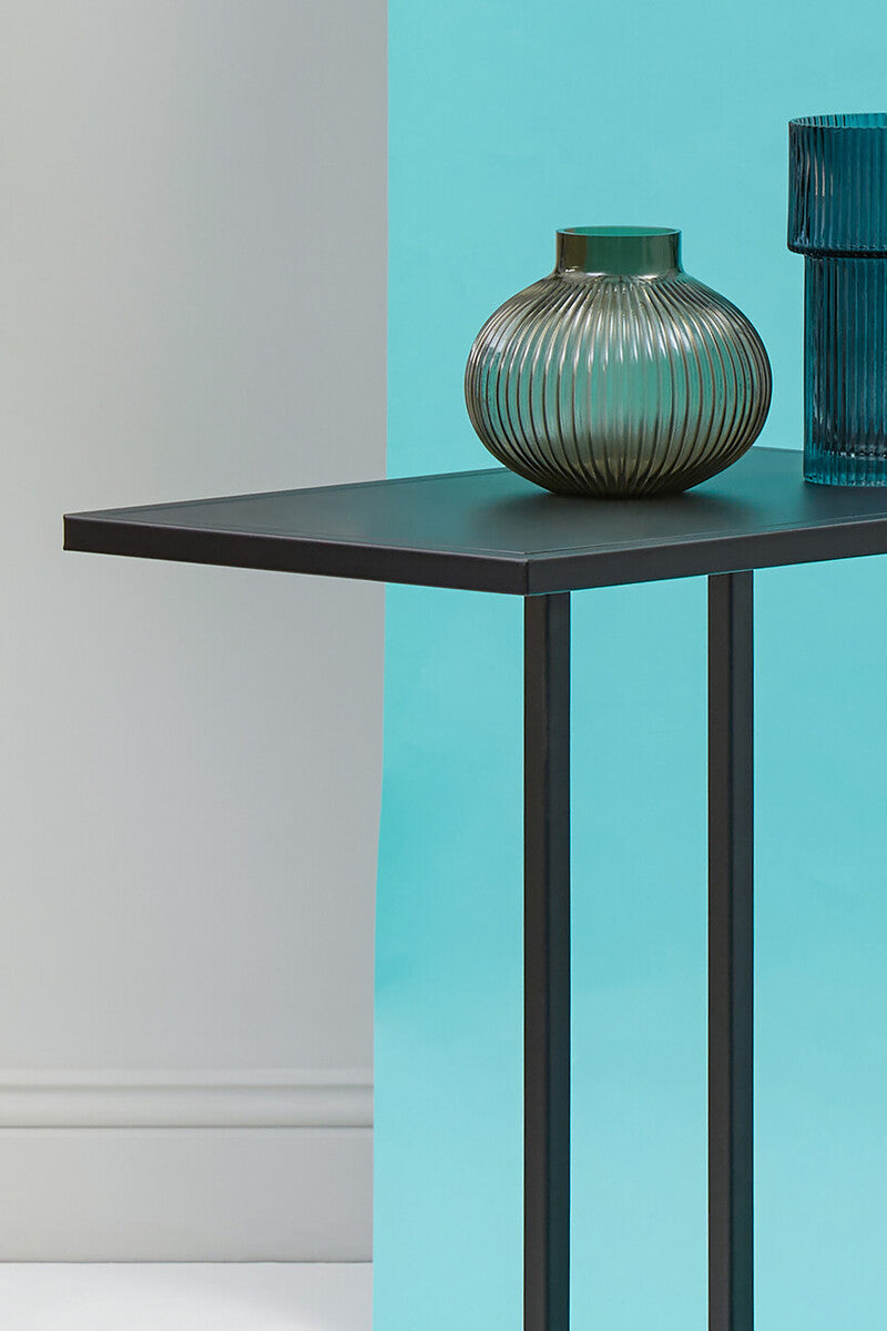 Black Powder Coated Metal Side Table with C-Shaped Design, Acero | Acero