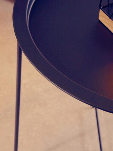 Black Powder Coated Metal Round Side Table with Intersecting Cross Base, Acero | Acero