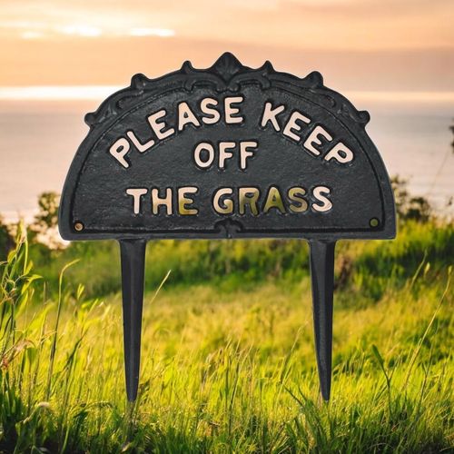 26CM CAST IRON KEEP OFF GRASS WALL SIGN - InStock