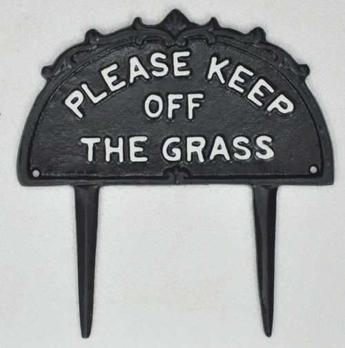 26CM CAST IRON KEEP OFF GRASS WALL SIGN - InStock