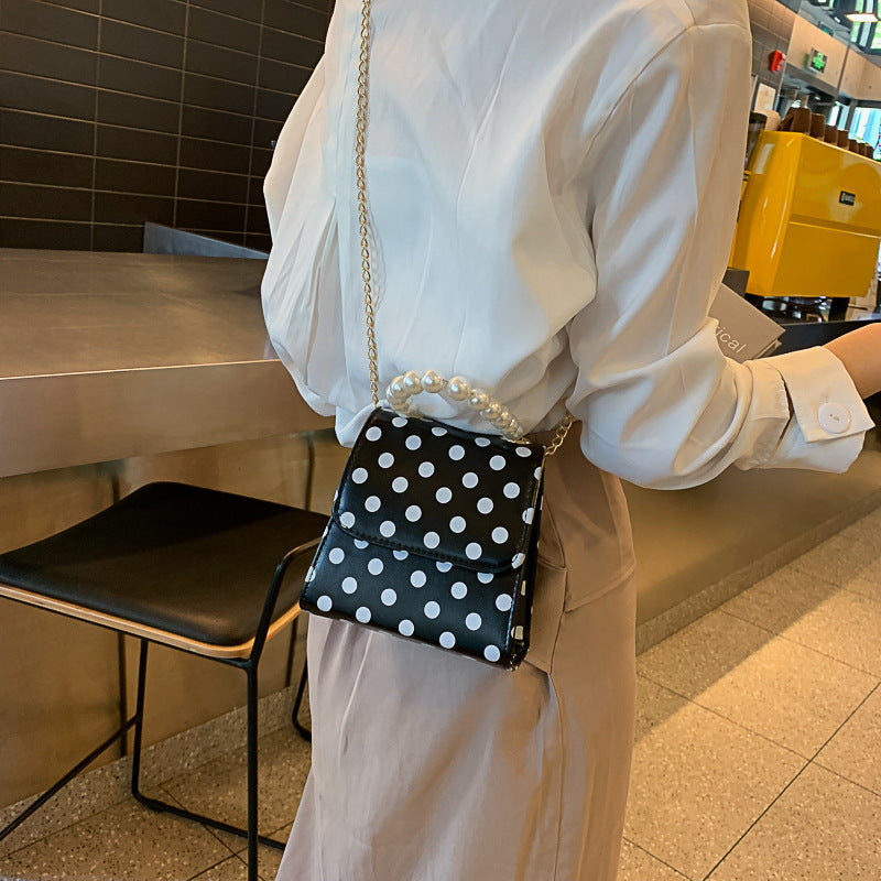 Chain pearl shoulder bag