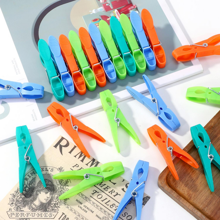 VINSANI 52PK PLASTIC PEGS 1010510