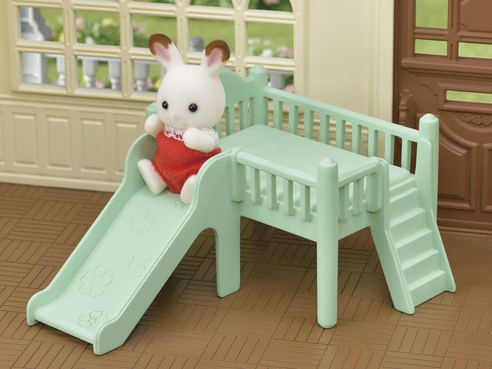 Sylvanian Families Sweet Raspberry Home Toy Plasyet  for Ages 3 and Up