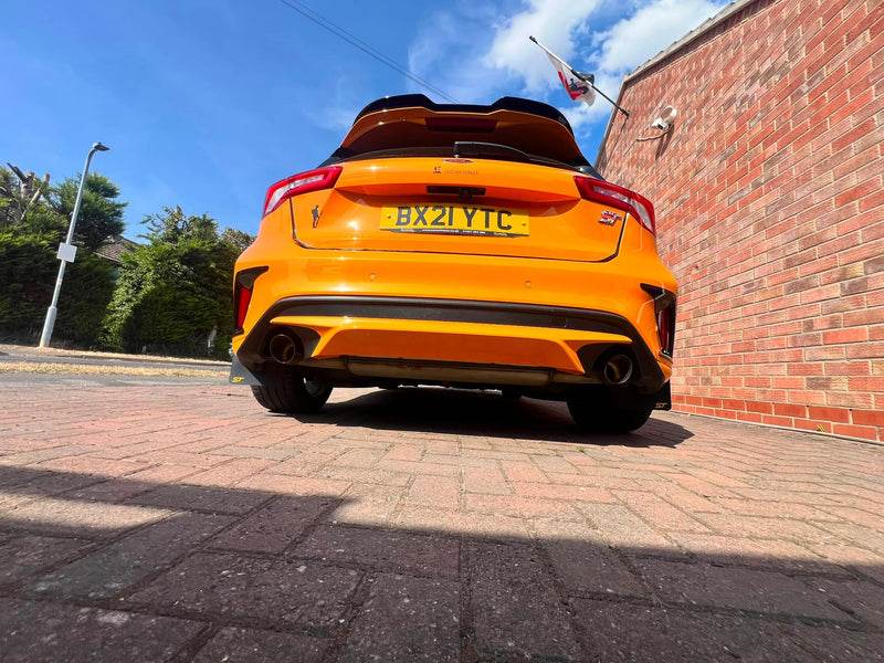 Carbon Fibre Look Rear Bumper Reflector Surround for MK4 / MK4.5 Focus | CEUK