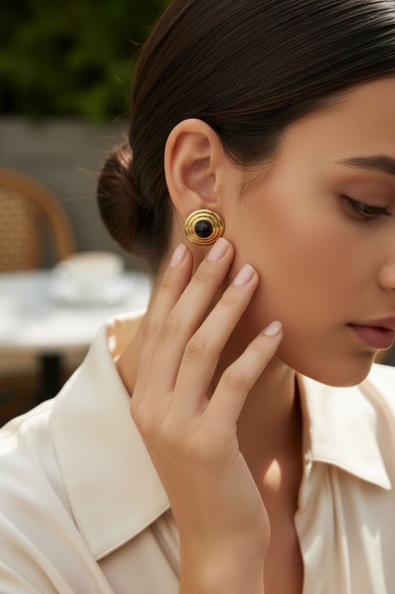 Como Large Round Stud Earrings Onyx Gold