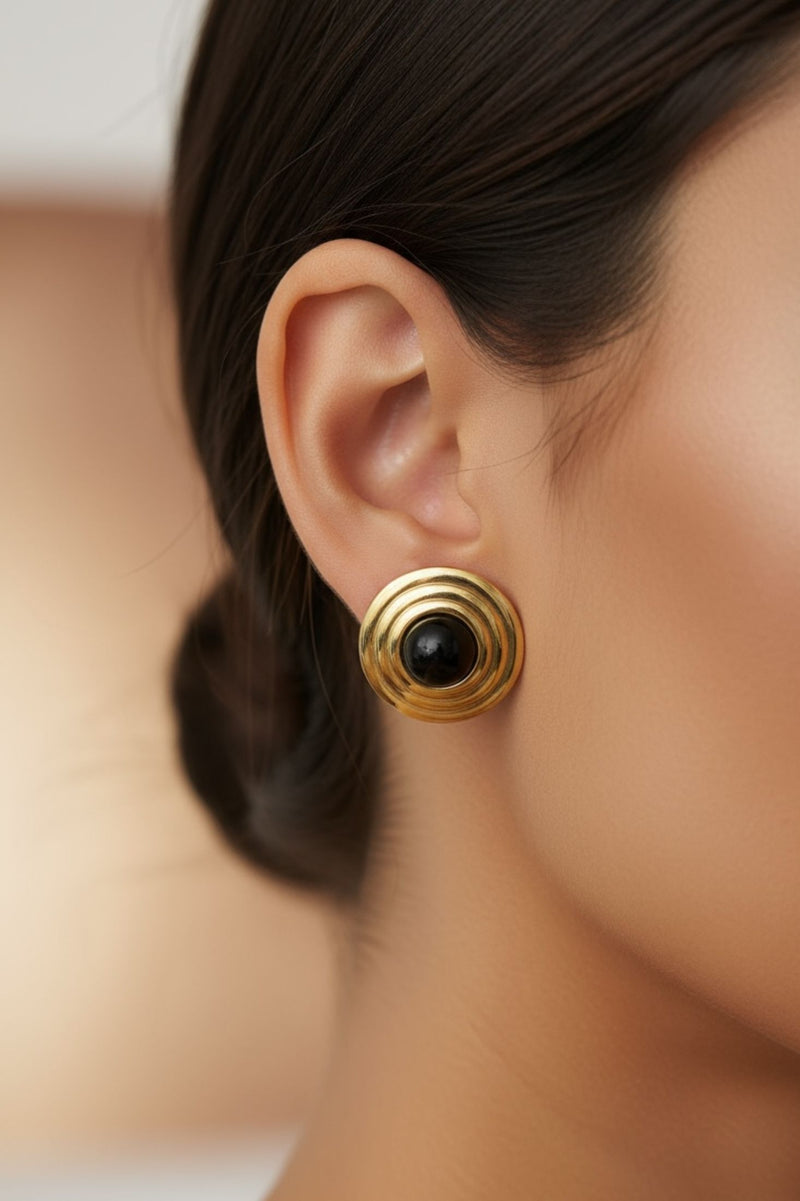 Como Large Round Stud Earrings Onyx Gold