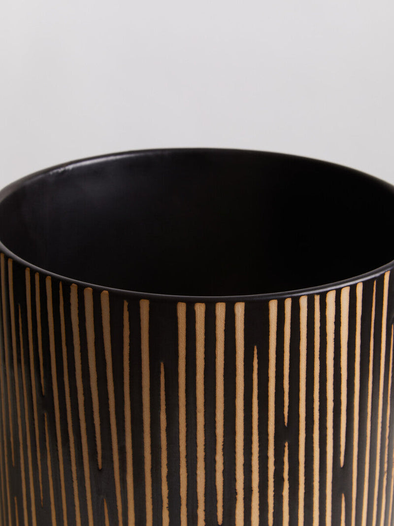 Small Black and Cream Finish Planter | Kiso