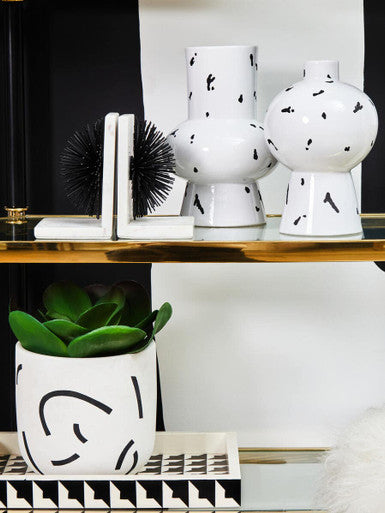 Black and White Planter | Tundra