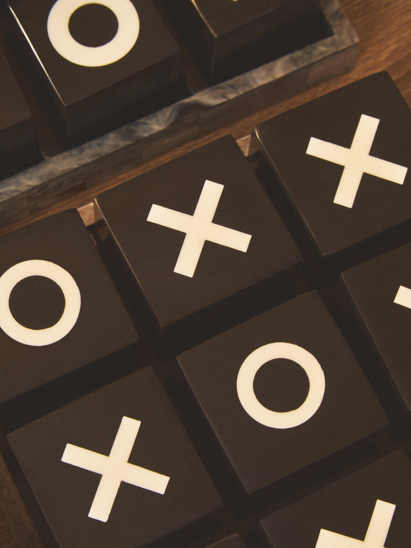 Black and White Noughts and Crosses | Churchill Games
