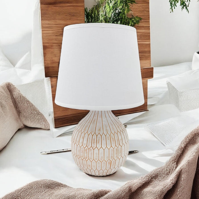 36X22X22CM TABLE LAMP 9" SHADE