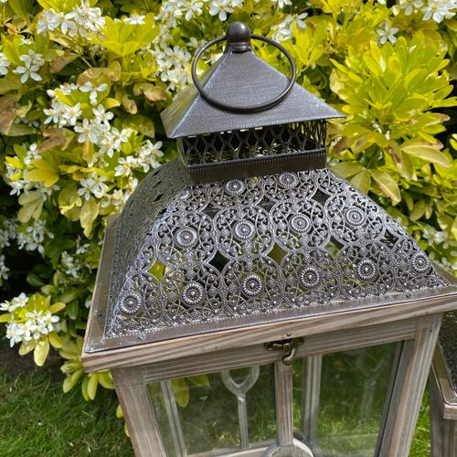 56/37CM SET 2 WOODEN LANTERNS - InStock