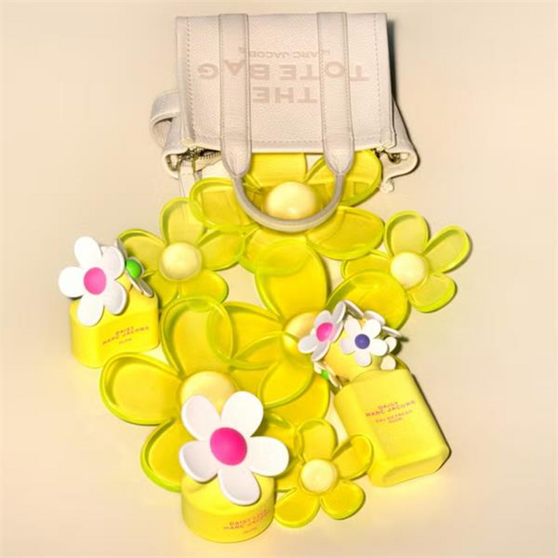 Marc Jacobs Daisy Love Glow Eau De Toilette Spray 50ml