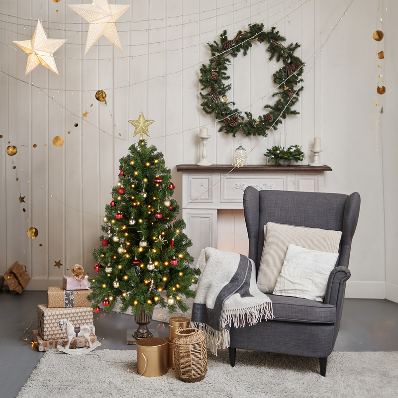 4 FT Pre-lit Artificial Christmas Tree with Trophy Shaped Base, Potted Xmas Tree with 120 Warm Lights, 211 Branch Tips and Remote Control for Holiday Party Office Home, Green