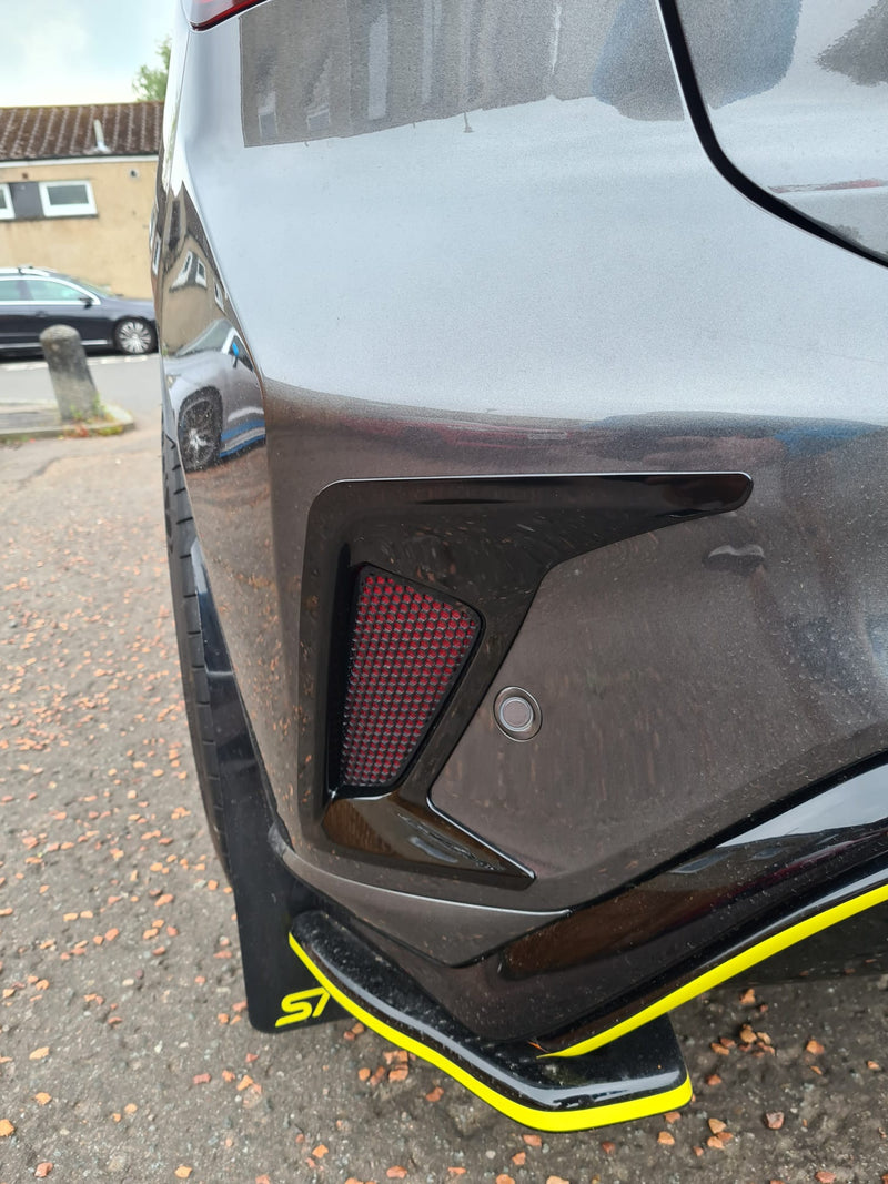 Carbon Fibre Look Rear Bumper Reflector Surround for MK4 / MK4.5 Focus | CEUK