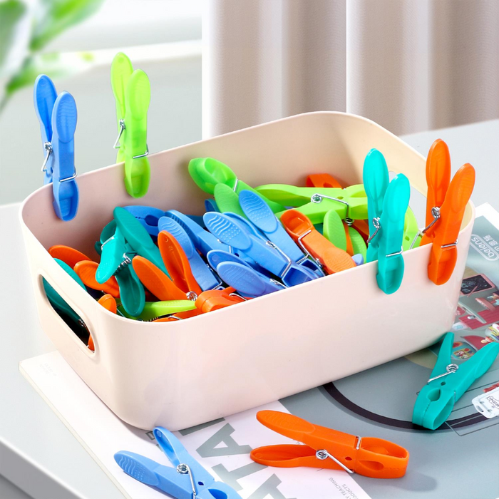 VINSANI 52PK PLASTIC PEGS 1010510