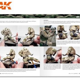 AK Learning 8 Modern Figures Camouflages (English)