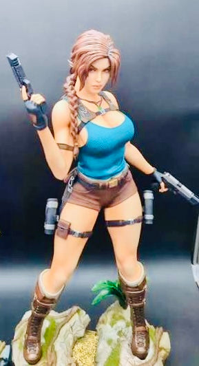 Laura Croft Tomb Raider Figurine