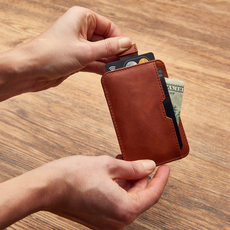 VAULTSKIN CHELSEA LEATHER CARD HOLDER WITH RFID BLOCKING | COGNAC