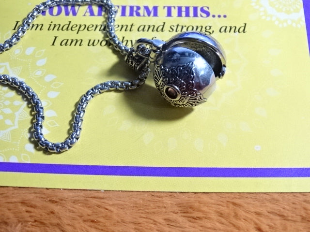 Various Pretty Costume Jewellery Necklaces