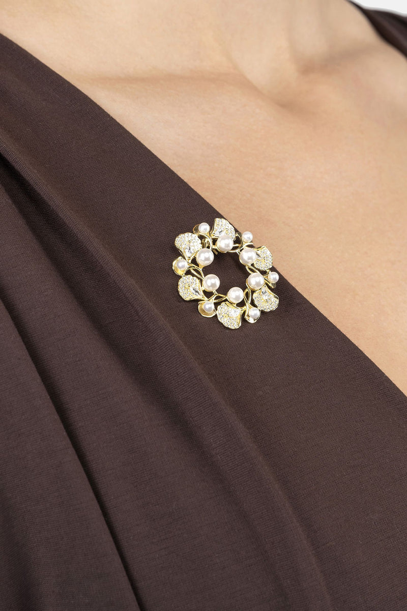 Ginkgo Leaf And Pearl Wreath Brooch Gold