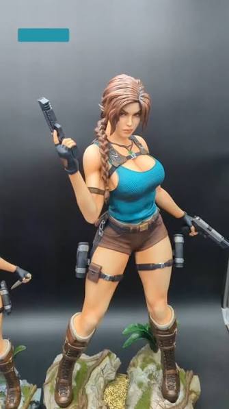 Laura Croft Tomb Raider Figurine