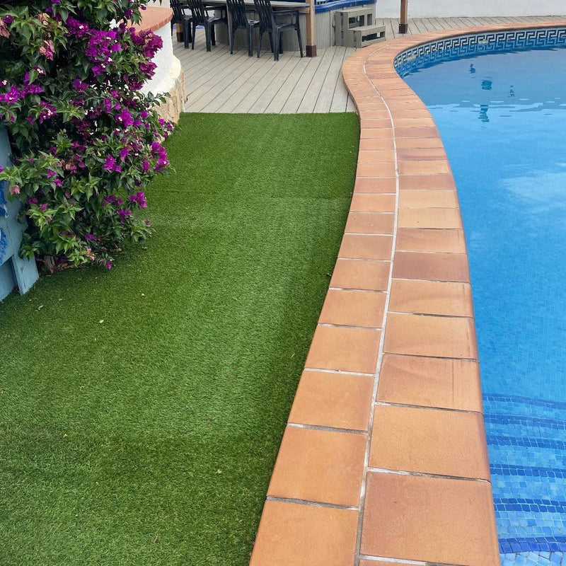 Swimming Pool Surround Synthetic Grass