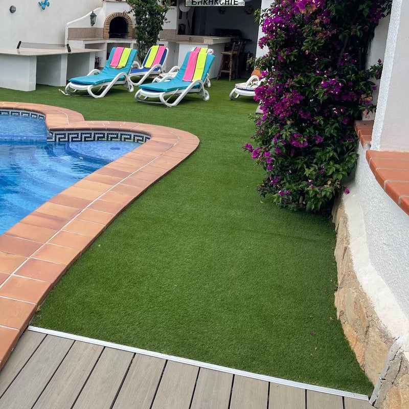 Swimming Pool Surround Synthetic Grass