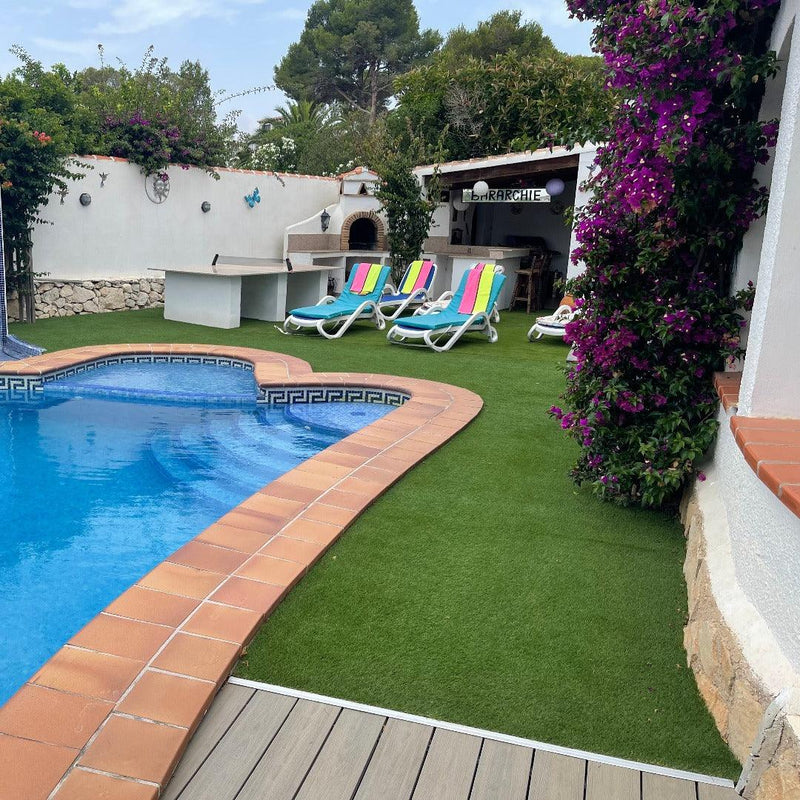 Swimming Pool Surround Synthetic Grass