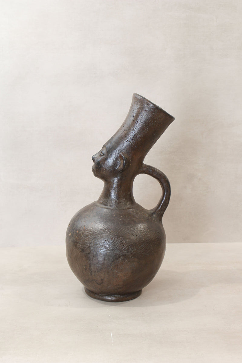 Mangbetu figural clay pot 02