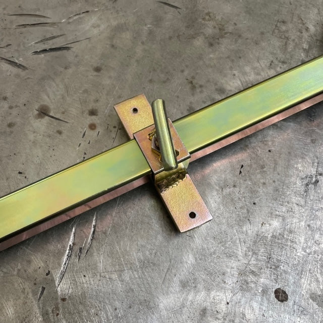 Gallows Bracket with Timber and Profile Clamps