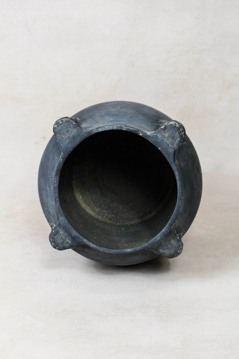 Vintage Lion Ears Dark Pot - DE.20